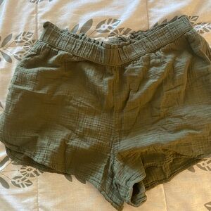 Universal Thread gauze short. Size L